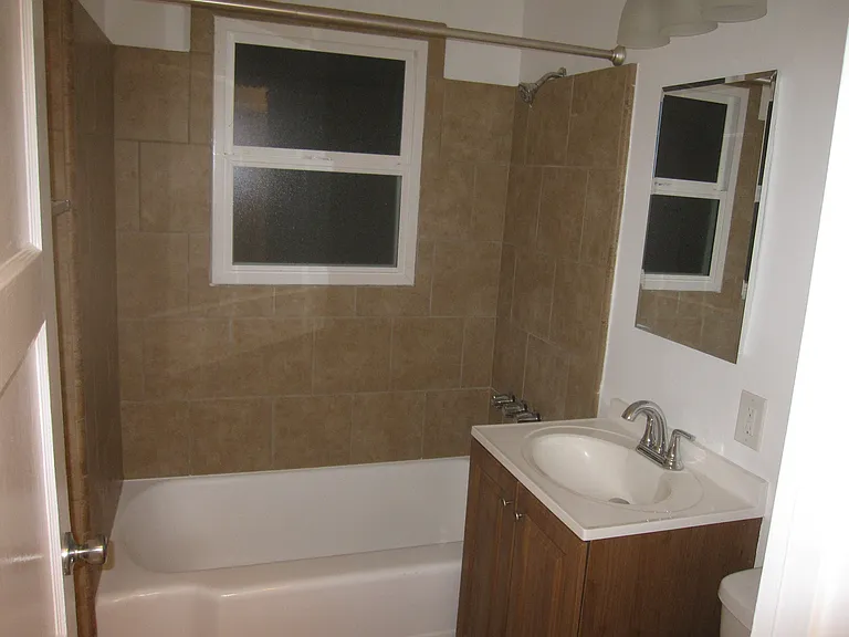637 S Dunsmuir Ave #8 — Photo 6