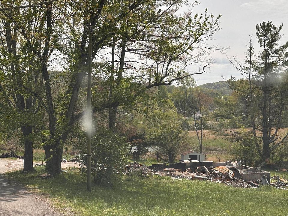 2nd image of 122 Ivey St S