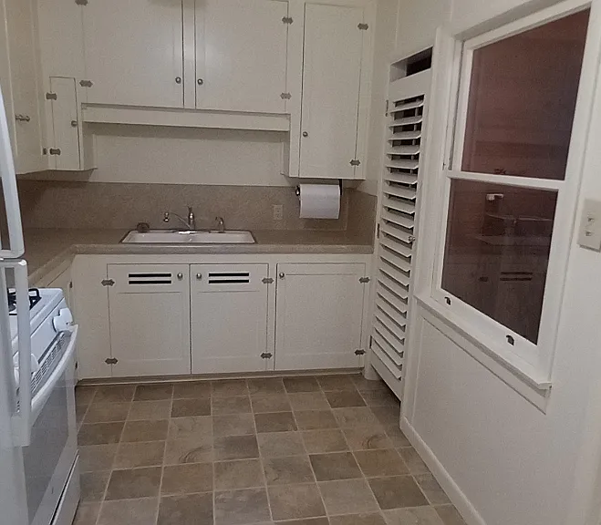 138 E Sherwood Blvd — Photo 4