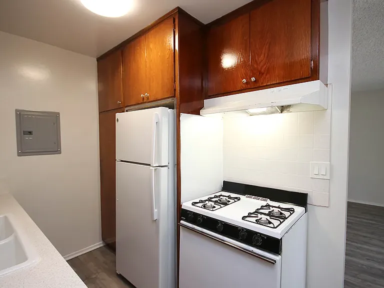 567 N Holliston Ave #1 — Photo 11