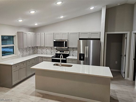 5th image of 2209 NE 36th St