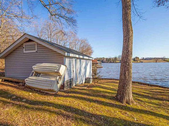3rd image of 15105 Poplar Ct