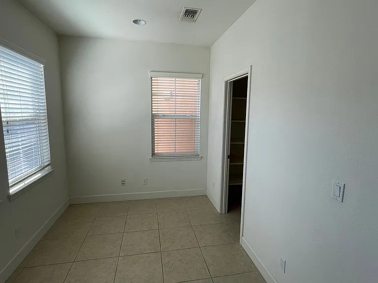 2939 Kobio Dr — Photo 10