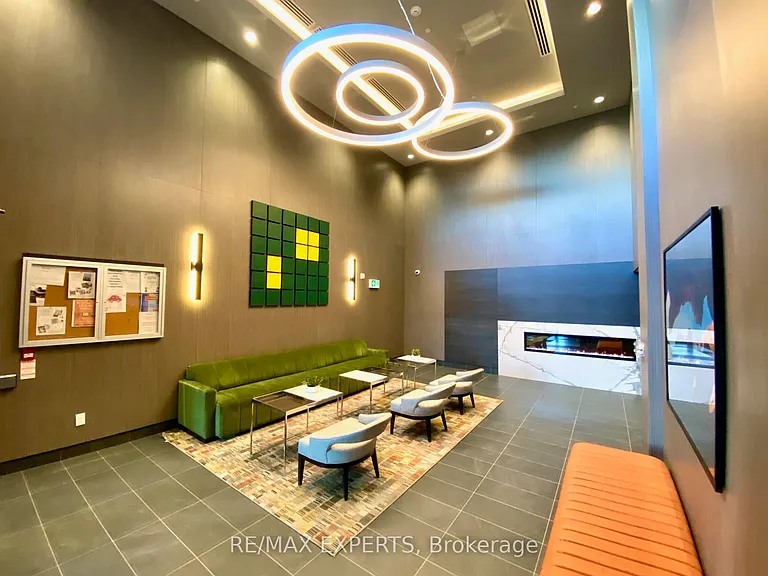 95 Dundas St W #206 — Photo 24