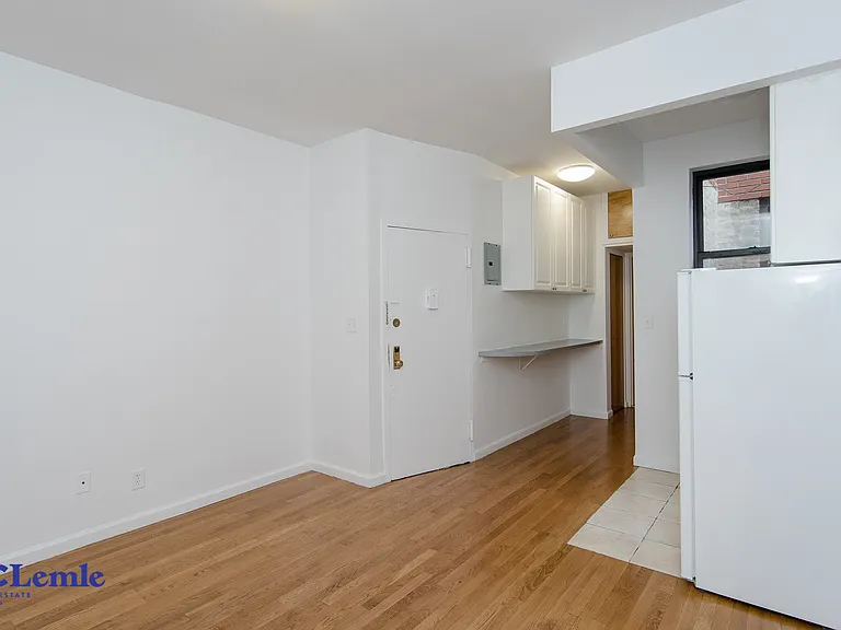 216 E 83rd St #5FW — Photo 6