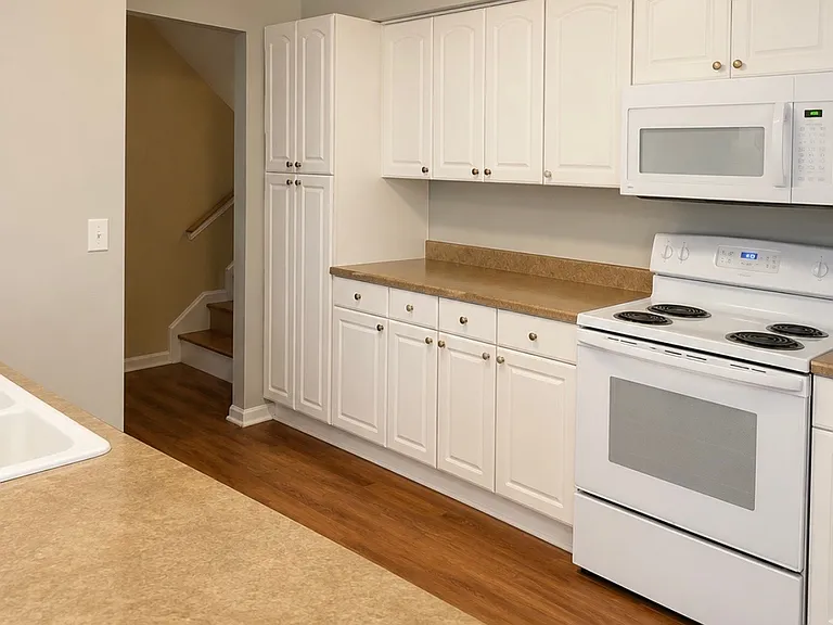 192 Wallace Dr — Photo 1