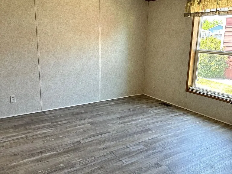2741 Crab Tree St — Photo 18