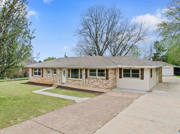 206 Suffield St, Athens, AL 35611