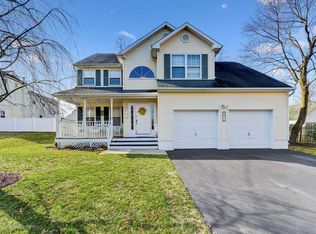 31 Tennent Ave, Englishtown, NJ 07726