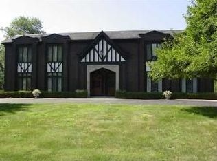 3905 Hillandale Rd, Toledo, OH 43606