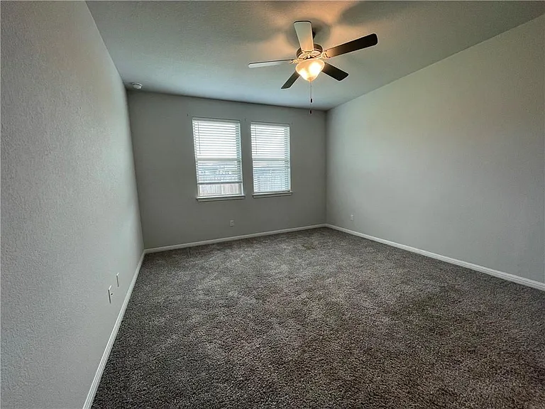 314 Dipprey Ln — Photo 6