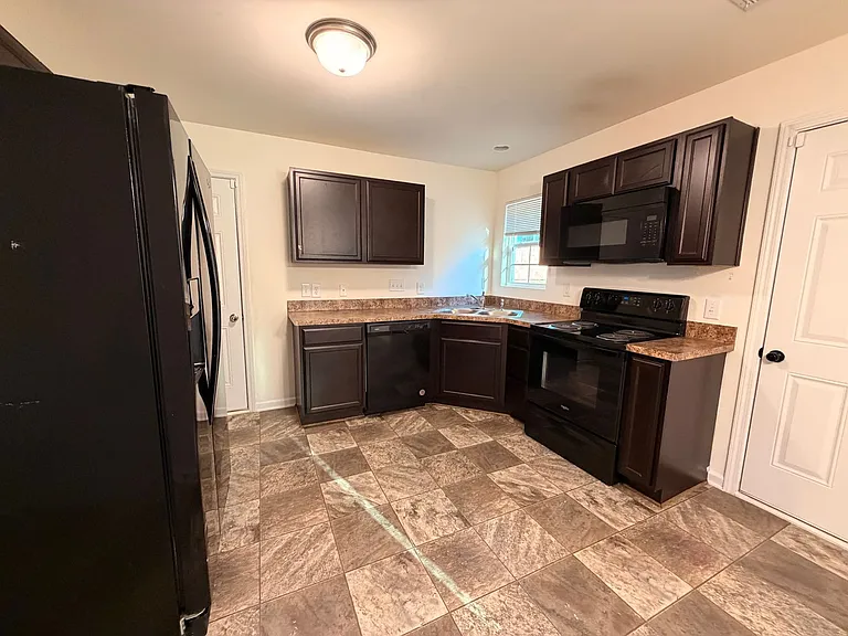 948 Brentwood Park Ln — Photo 17