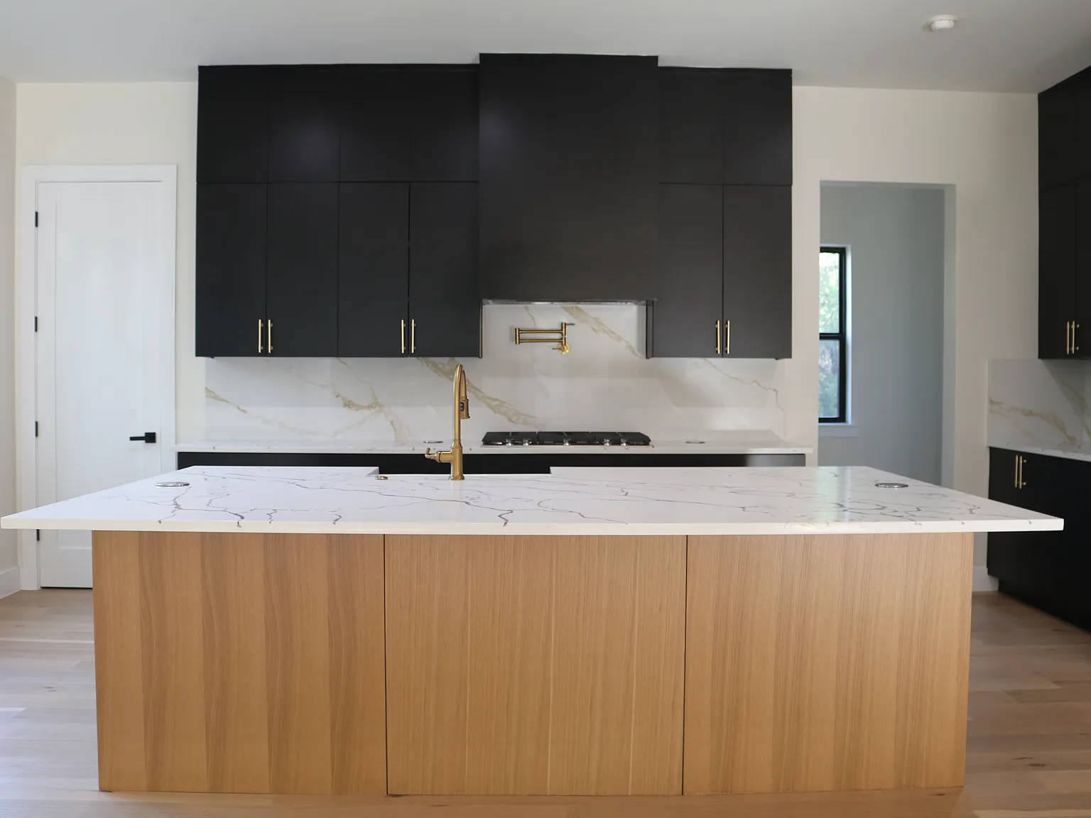 4 bed, 3407 sqft, $4,000 — Photo 4