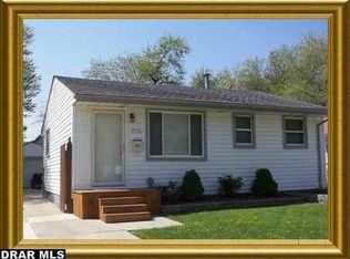 11742 Syracuse St, Taylor, MI 48180