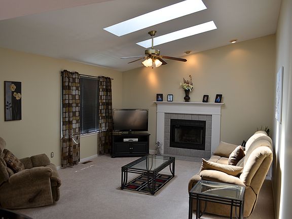 2nd image of 844 Meyers Ct