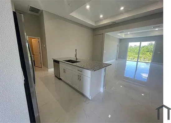 4 bed, 1700 sqft, $2,400 — Photo 4
