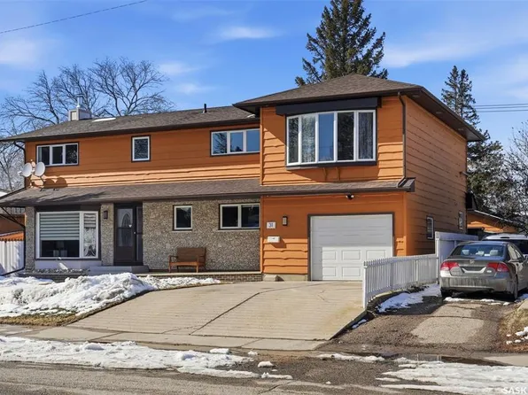 31 Cantlon CRESCENT, Saskatoon, SK S7J 2T2