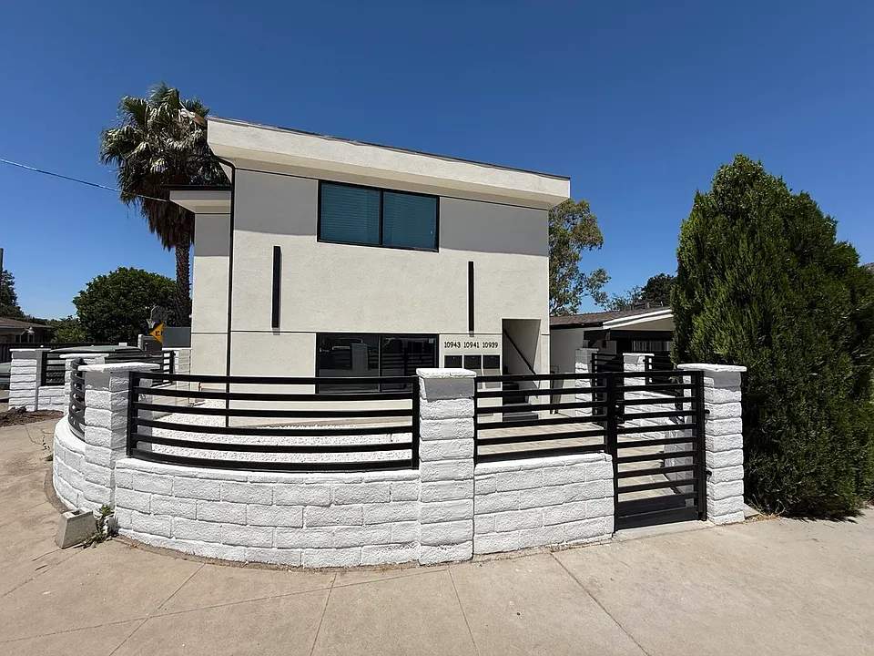 10939 Christine Way