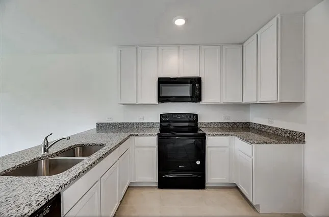 925 Grebe Dr — Photo 7