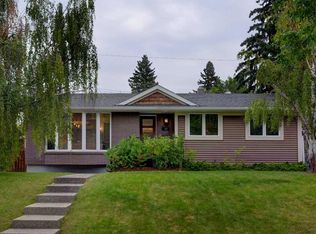 82 W Gladys Ridge Rd SW, Calgary, AB T3E 4J1