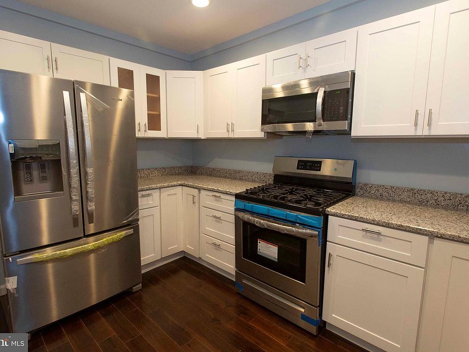 2nd image of 2126 E Fayette St