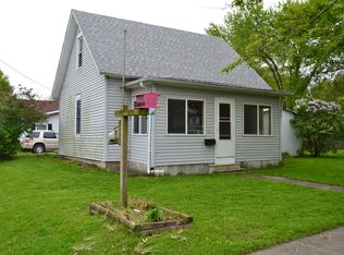 824 N George St, Clinton, IL 61727