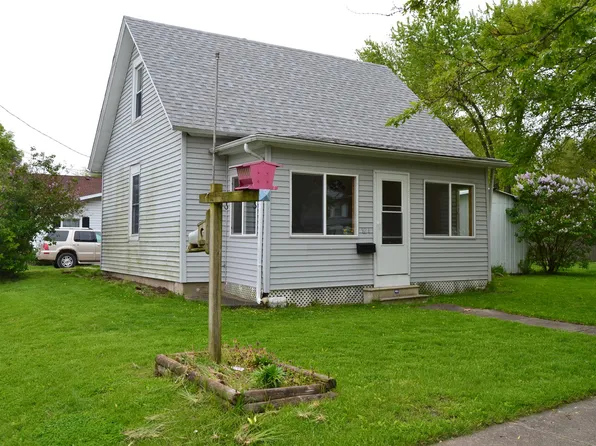824 N George St, Clinton, IL 61727