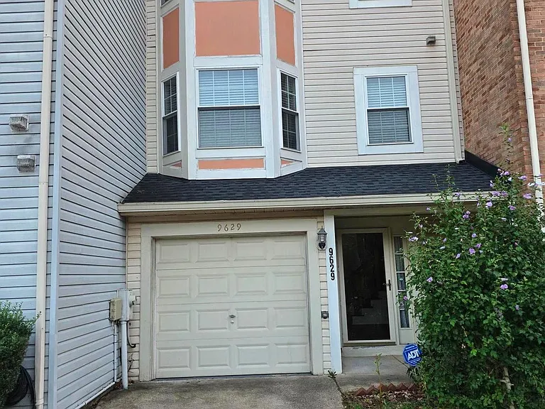 9629 Hadleigh Ct — Photo 2