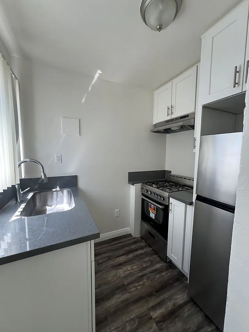 Studio, 1.0 bath, 300 sqft, $1,795 — Photo 3