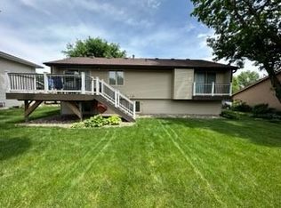 8300 Hammontree Dr, Urbandale, IA 50322