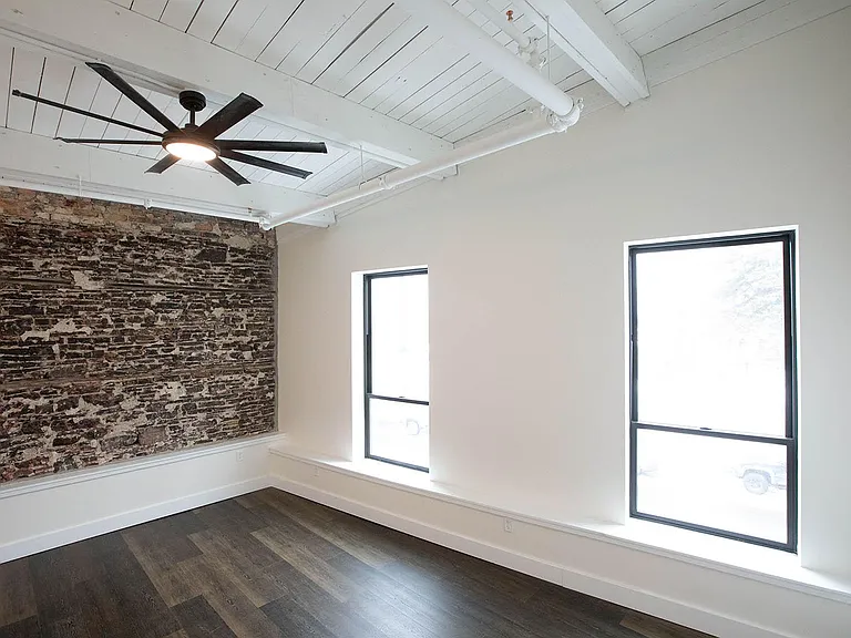 411 W Portage Ave #5 — Photo 20