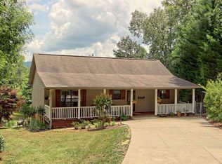 447 Chatuge Trl, Hiawassee, GA 30546