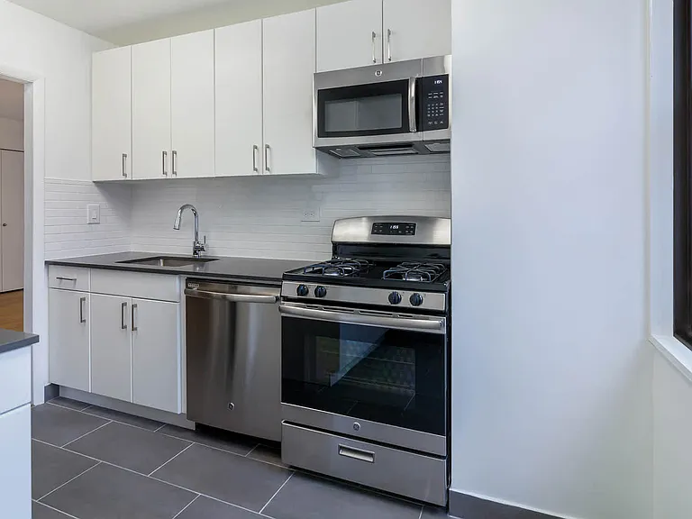 240 E 27th St #25A — Photo 7