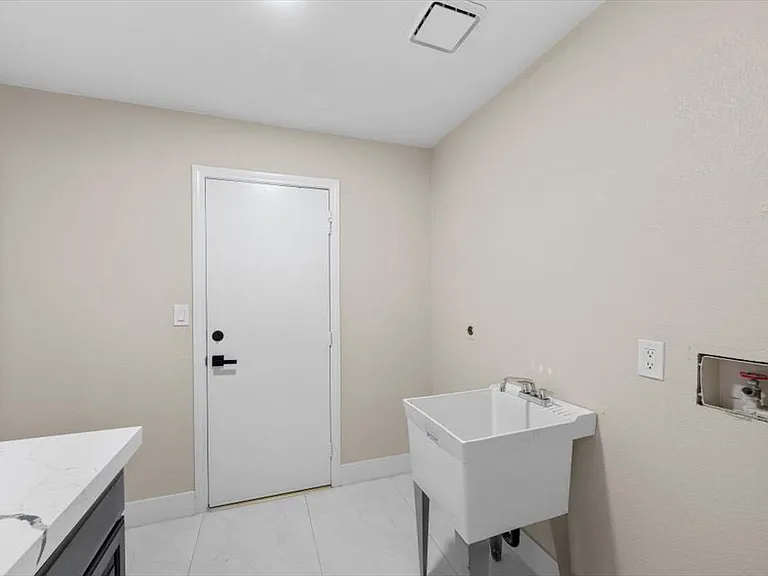 3382 Montessouri St — Photo 37