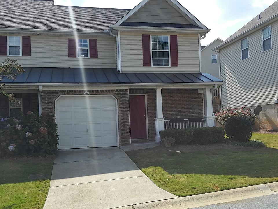 422 Red Coat Ln