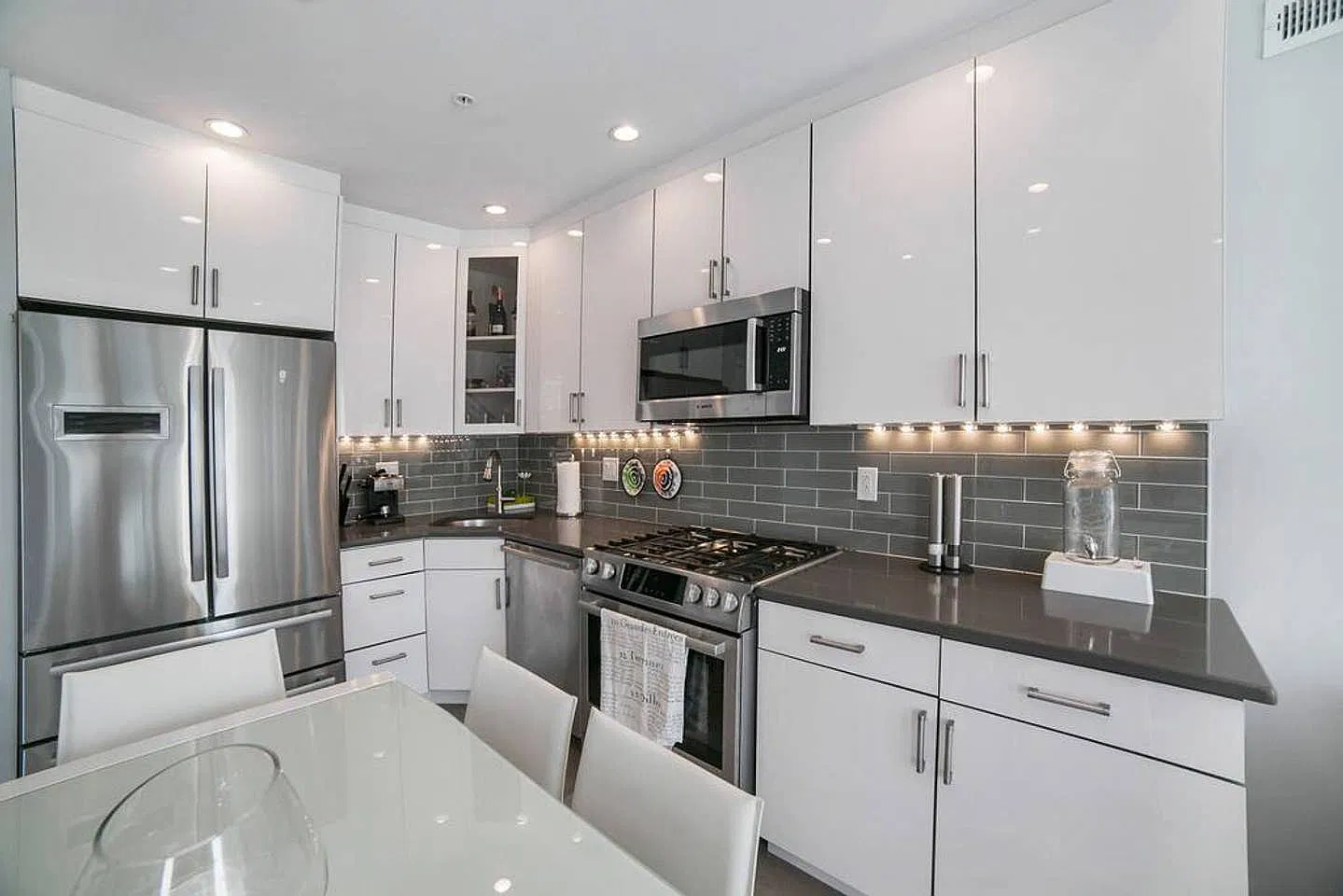 2 bed, 1260 sqft, $2,900 — Photo 3