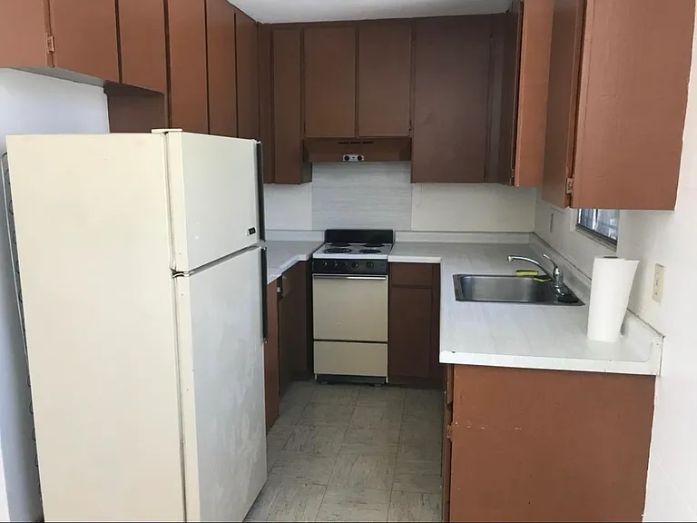 1241 Rycroft St #202 — Photo 11
