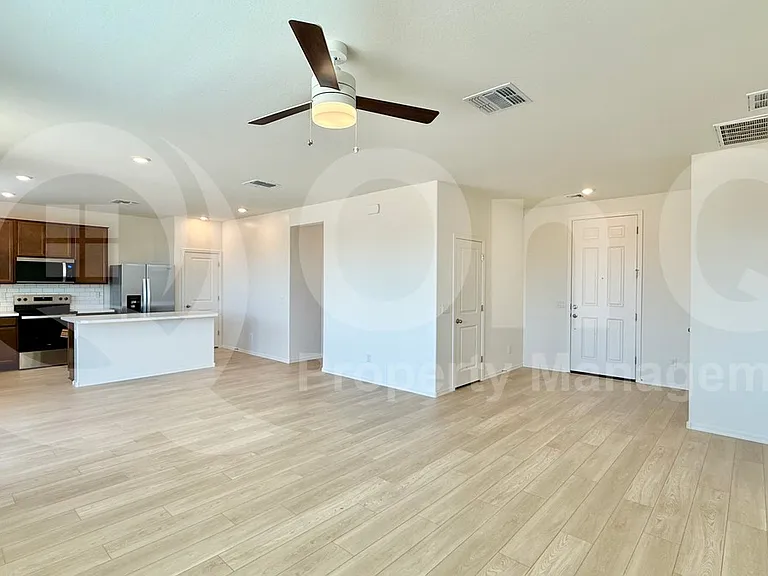 1444 E Edwin St — Photo 5