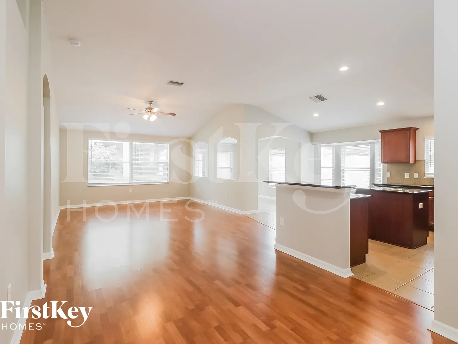 3 bed, 2.0 bath, 1860 sqft, $2,340 — Photo 3