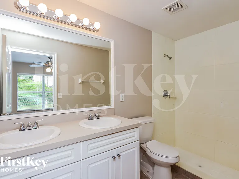 2700 46th St SW — Photo 10