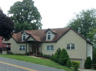 1142 Charles Ave, Morgantown, WV 26505