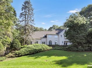 220 Hidden Pond Path, Franklin Lakes, NJ 07417