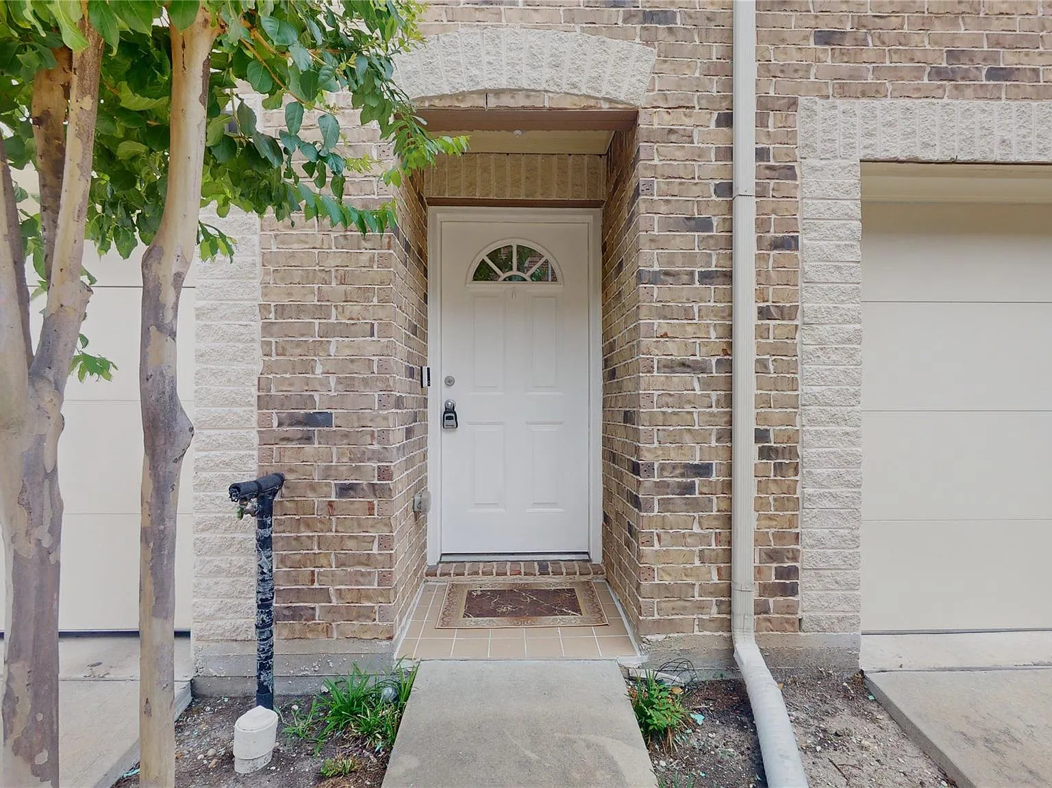 2710 Hullsmith Dr — Photo 4