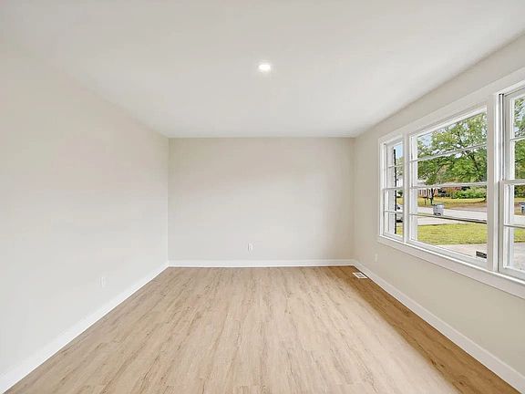 5th image of 407 Berea Forest Cir
