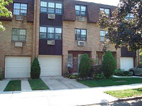 Brick Townhome w/Garage