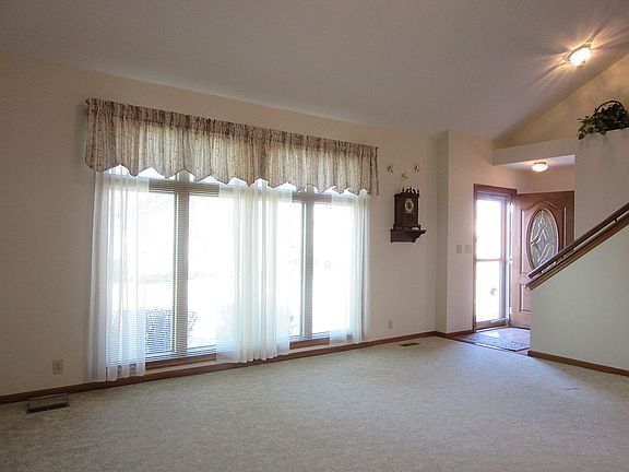 3rd image of 7 Saint James Pl