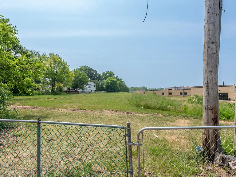 405 Woodland Dr — Photo 23