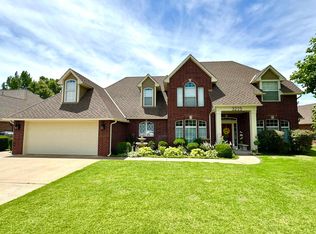 3215 Willow Lake Ln, Enid, OK 73703