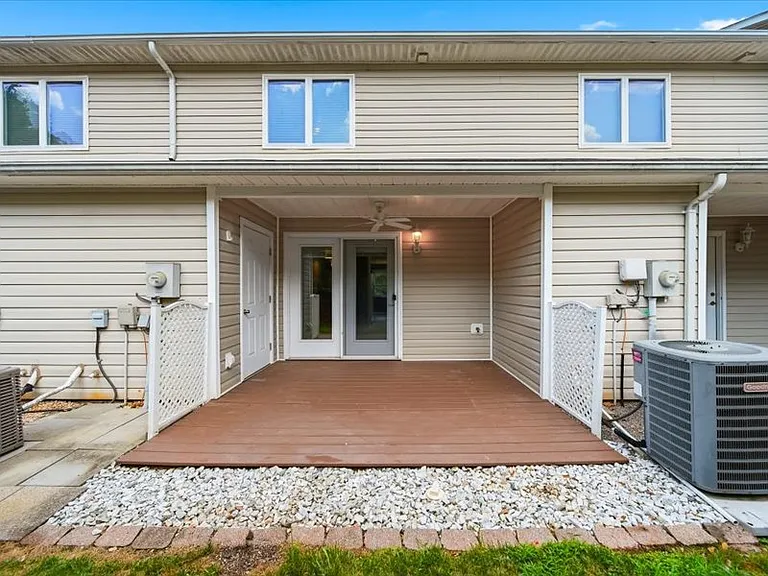 3261 White Oak Ct #J-3 — Photo 9