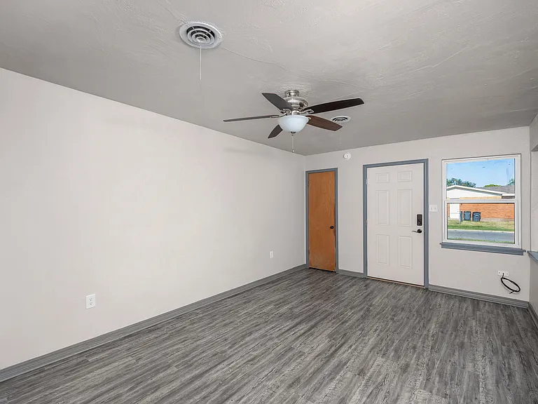 1502 NW 48th St — Photo 10